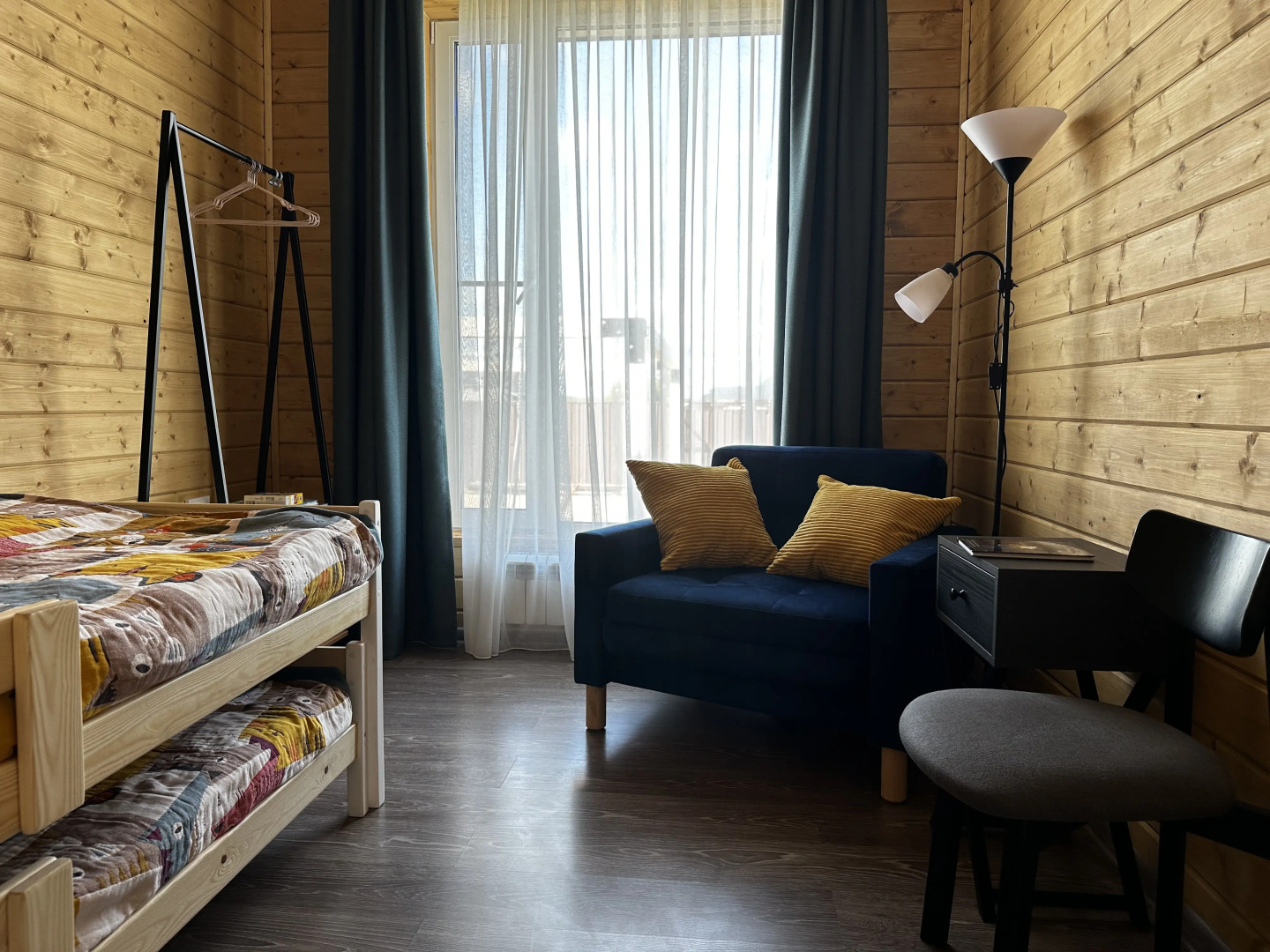 Частный дом с красивой костровой зоной