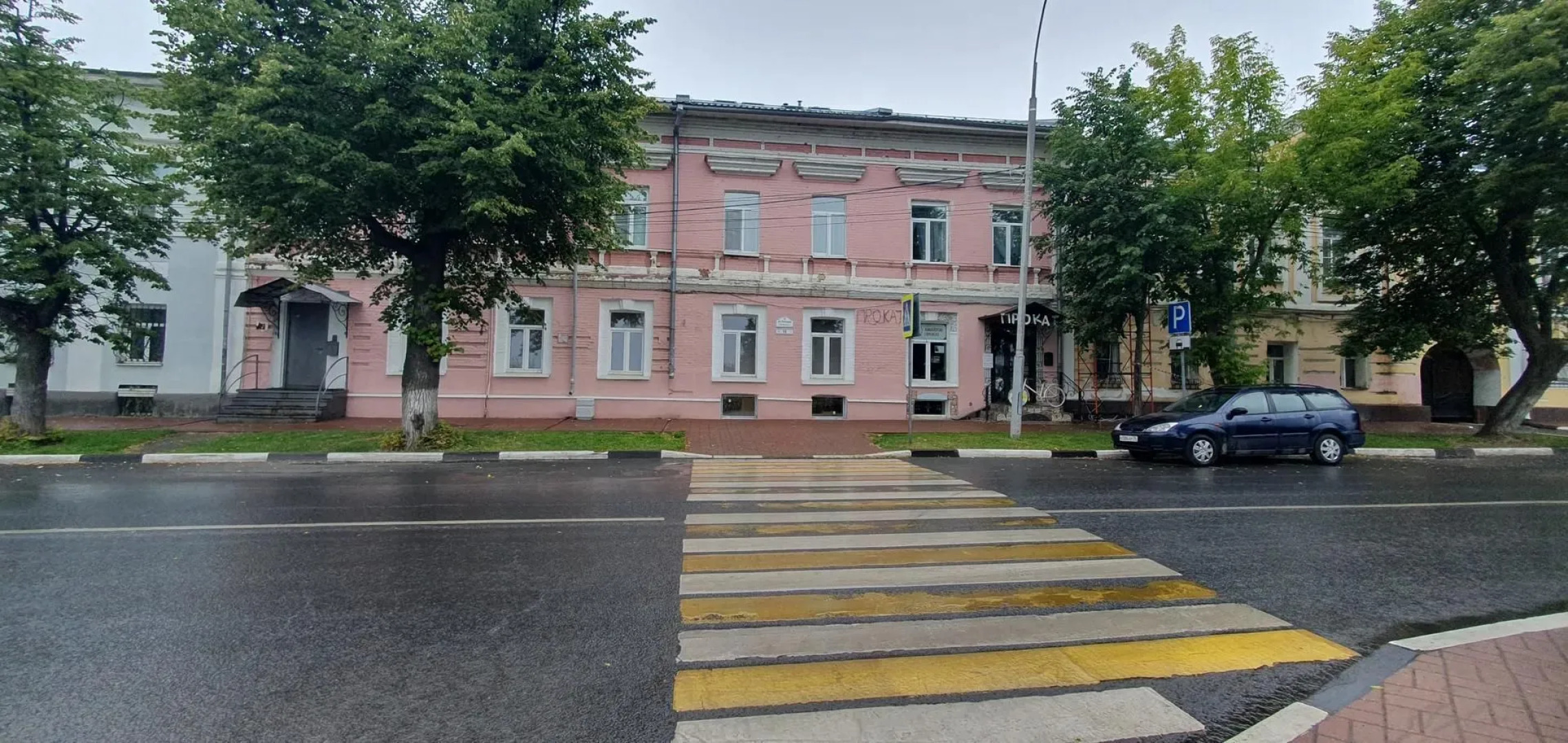 Апартаменты у Кремля в сердце Рубленого города с паркингом во дворе