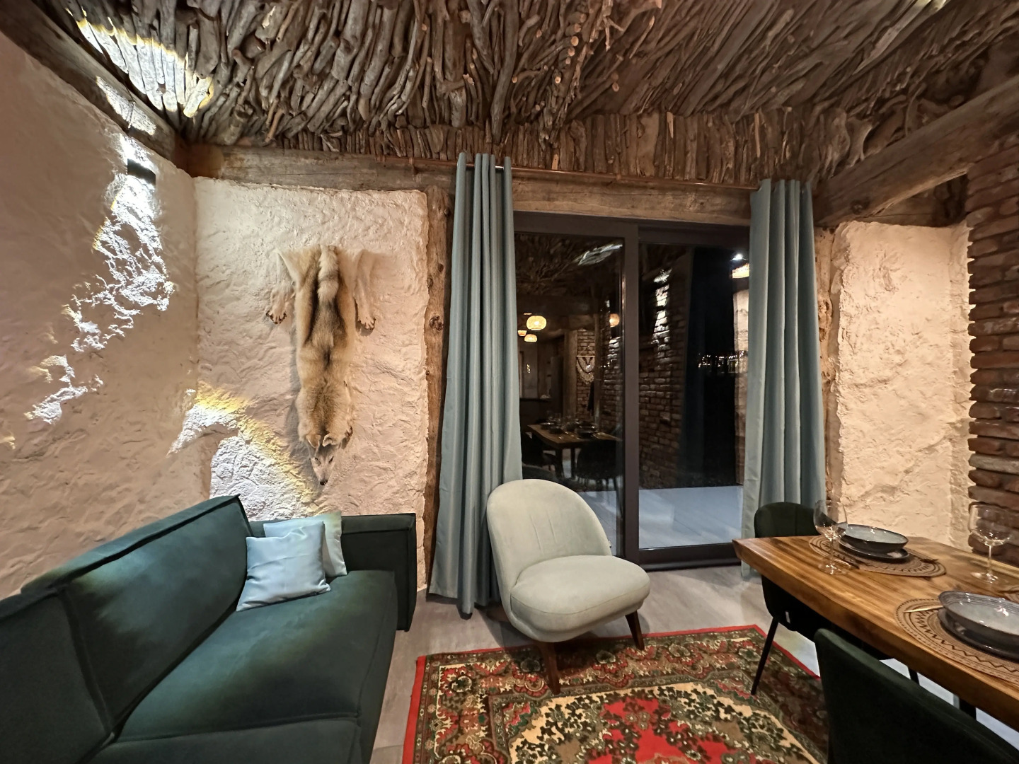 Частный дом гнѣздо с камином и двумя спальнями