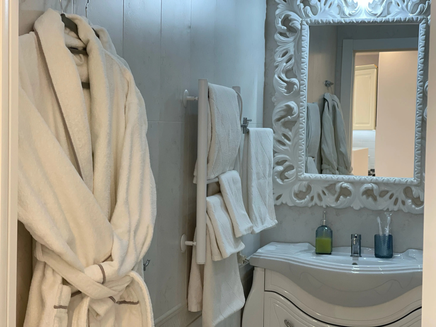 PK DESIGN - двухкомнатная квартира с отдельной спальней