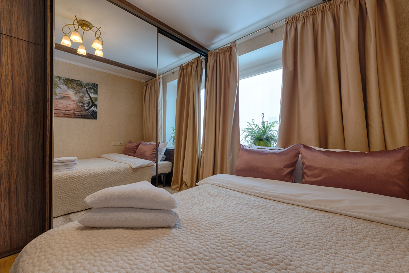 Апартаменты 5-комнатные HomeApart Сторожовская, 8