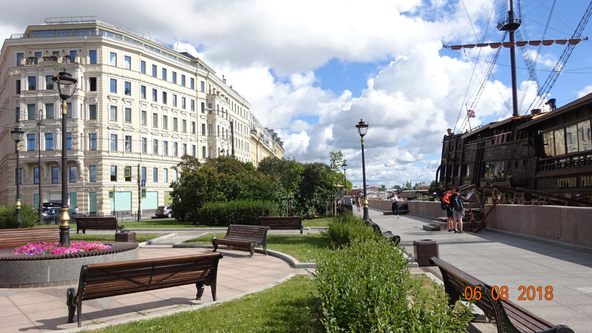 Апартаменты Белый Бегемот у Петропавловки