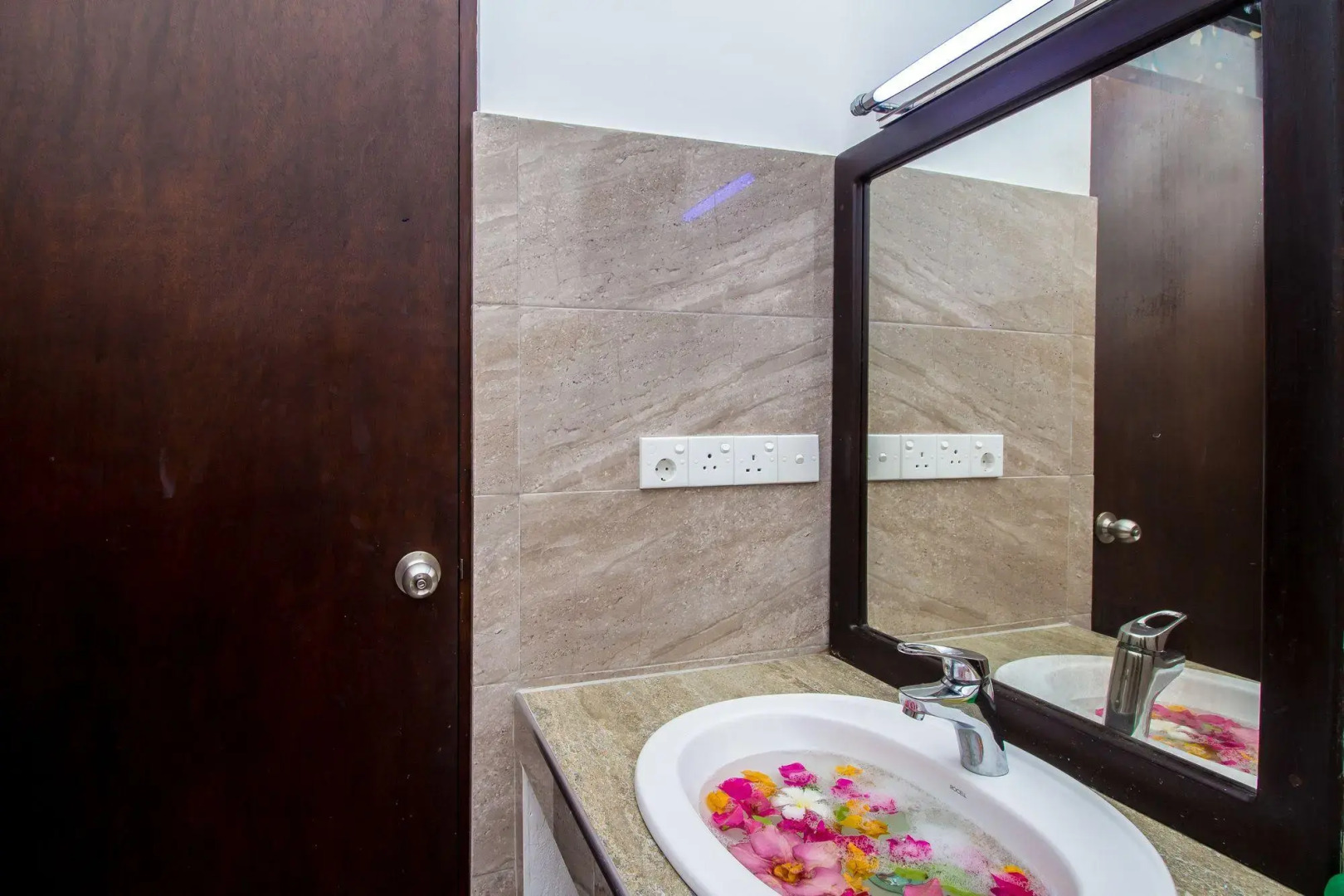 Курортный отель Ananthaya Beach