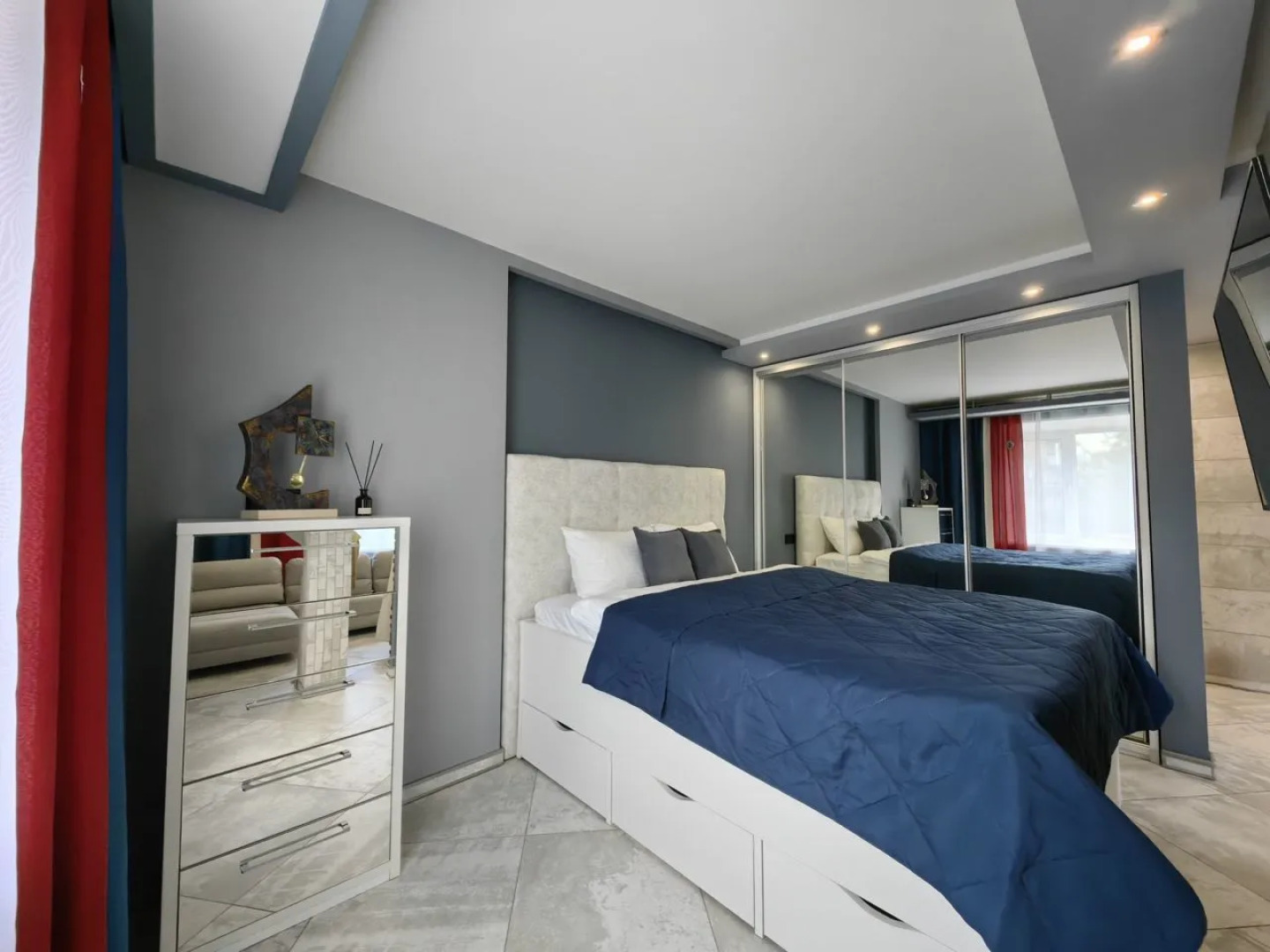 Квартира HOME на проспекте имени Газеты Красноярский Рабочий 83