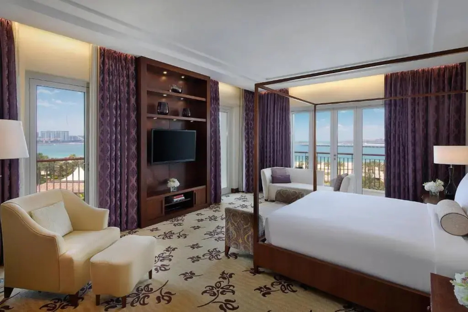 Отель The Ritz-Carlton, Dubai