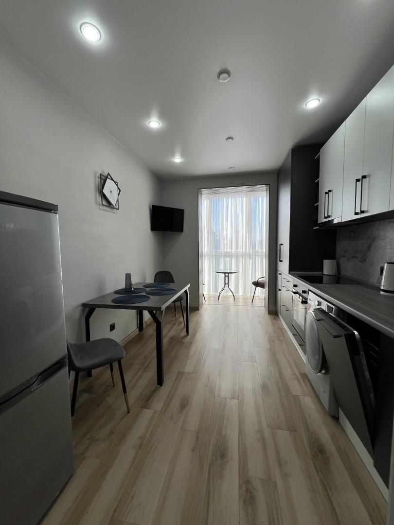 Квартира Сдается уютная двухкомнатная квартира в тихом спальном районе в новом ЖК у моря.