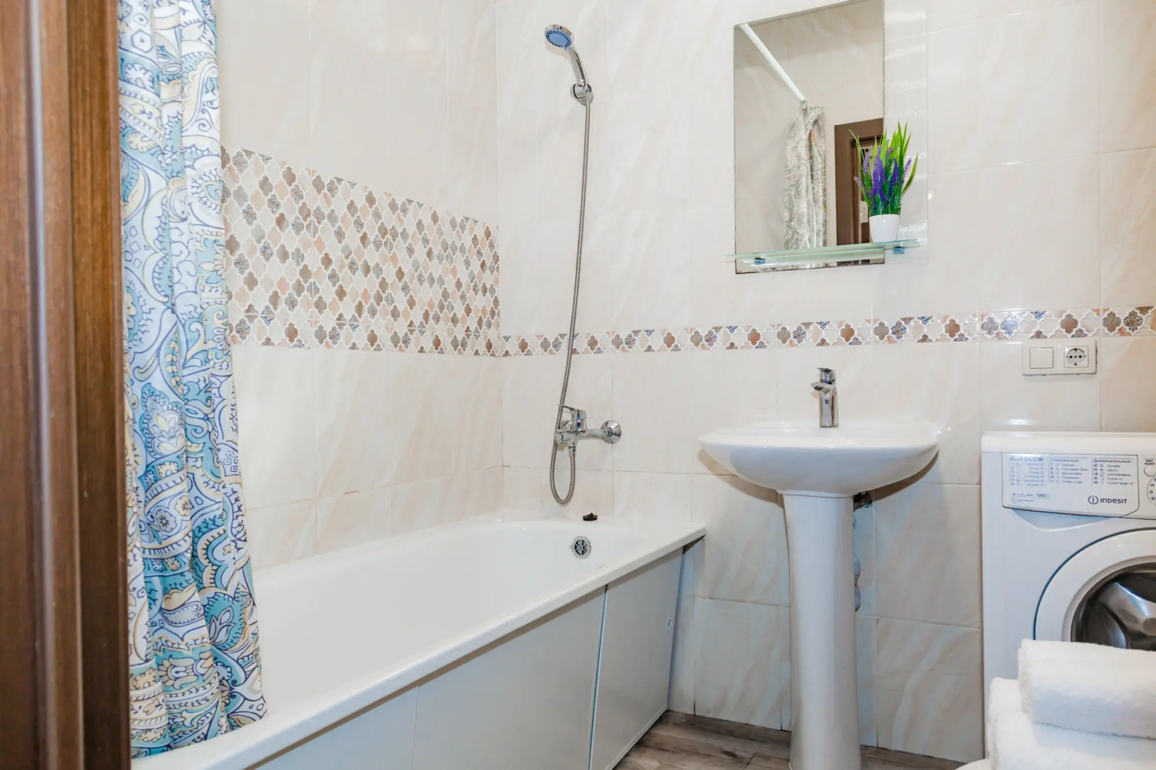 Апартаменты На Лазурной 10к1