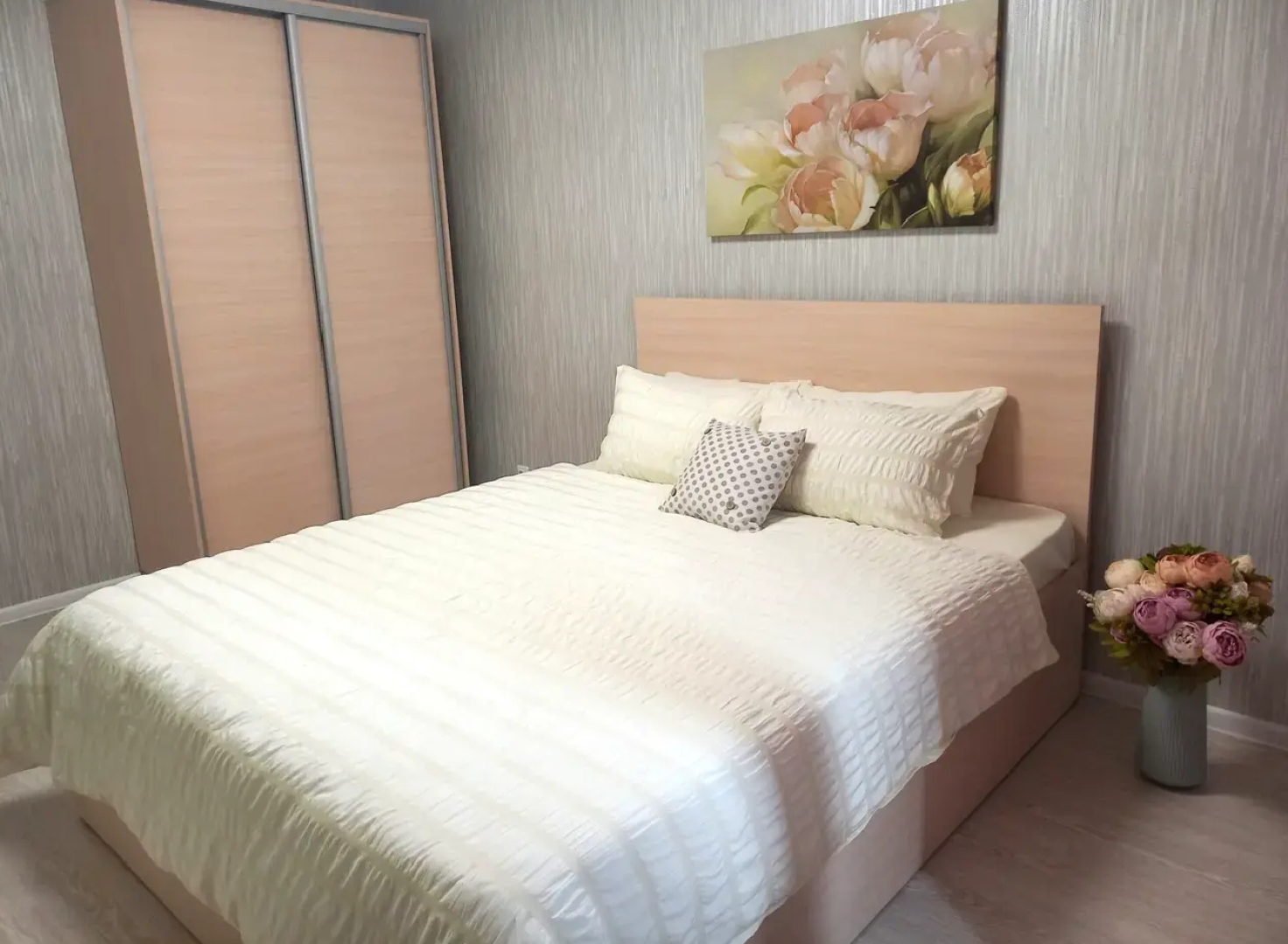 Апартаменты Монтана до 4 Чел на Возрождения 51 Пятница Сеть Посуточных Квартир