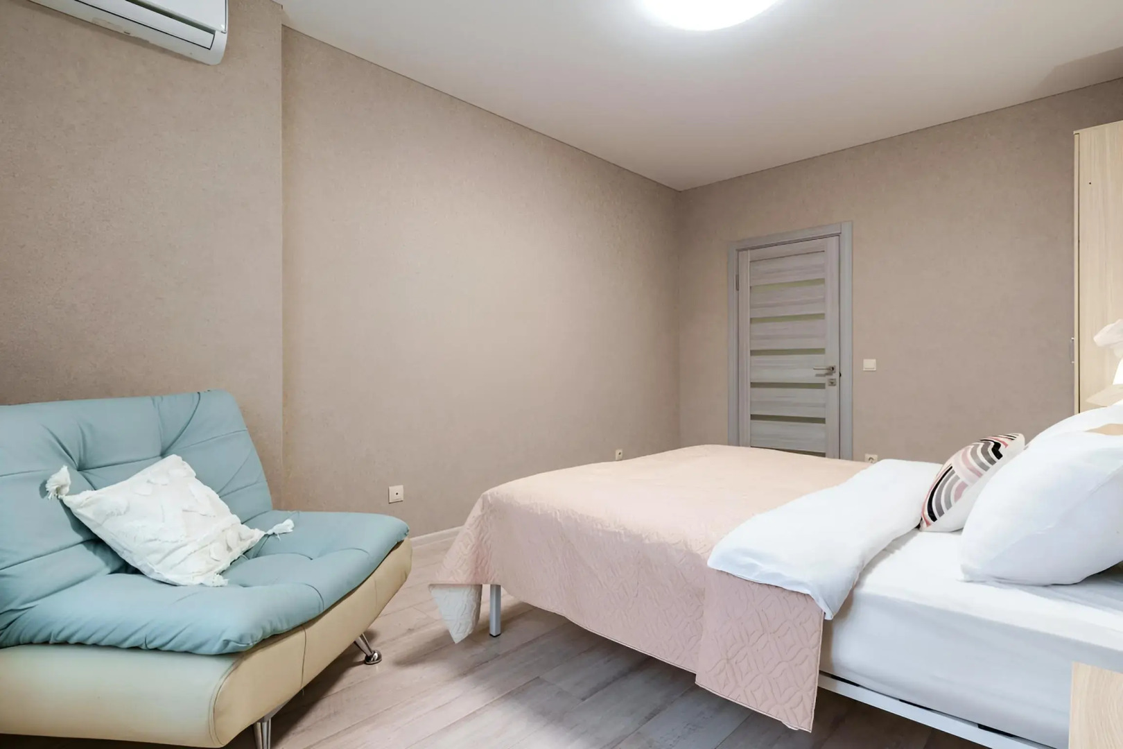 Квартира двухкомнатная у Парка Галицкого Апарт-Отелика на Героев Разведчиков