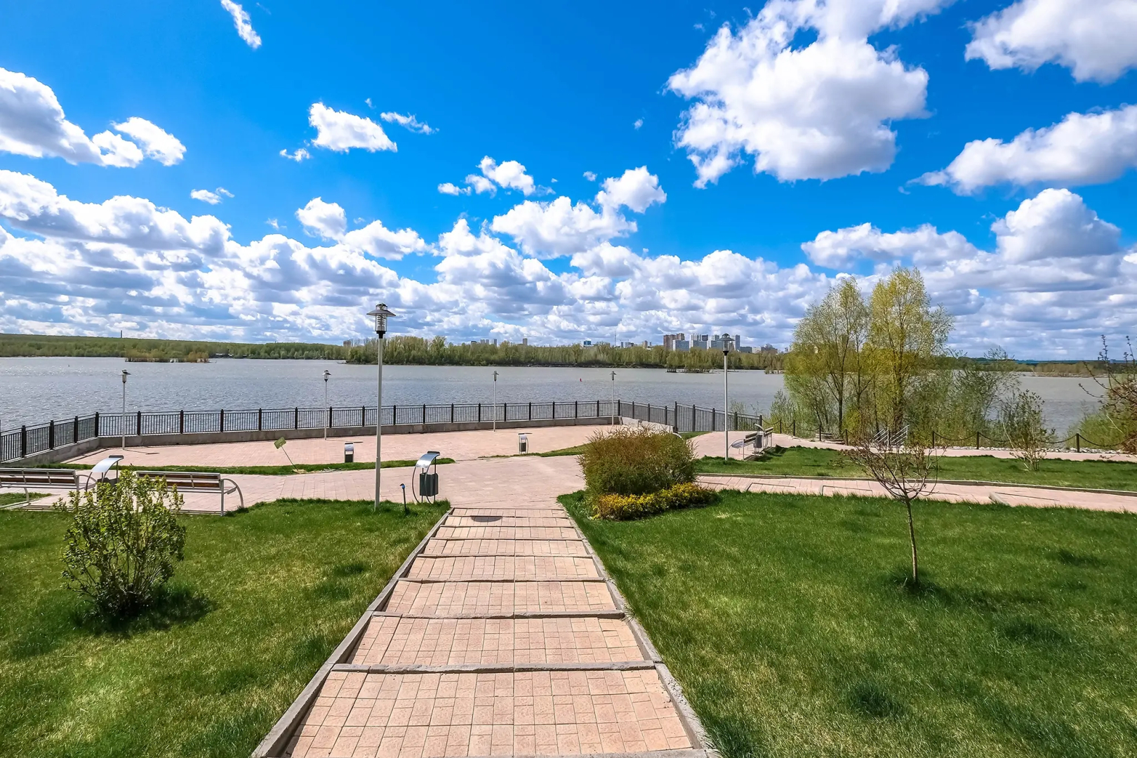 Квартира Семейная Трёхкомнатная с видом на Обь