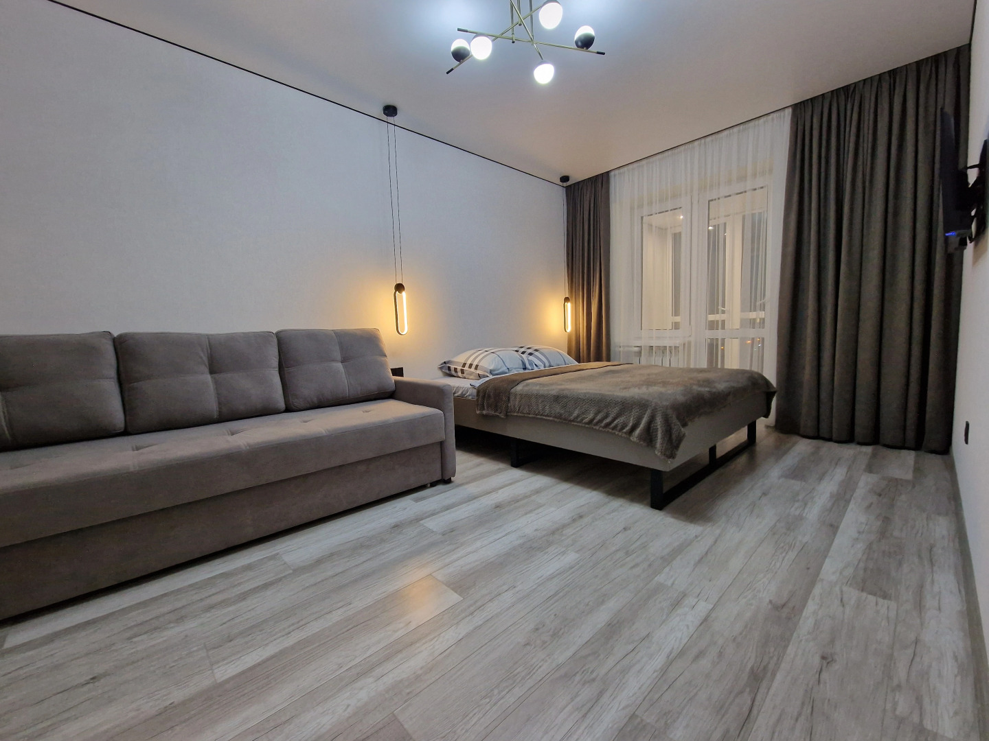 Апартаменты в Центре с Гостинной и 2 Спальнями