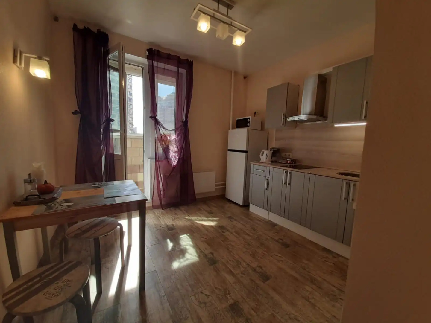 Апартаменты 1-комнатные с балконом на двенадцатом этаже