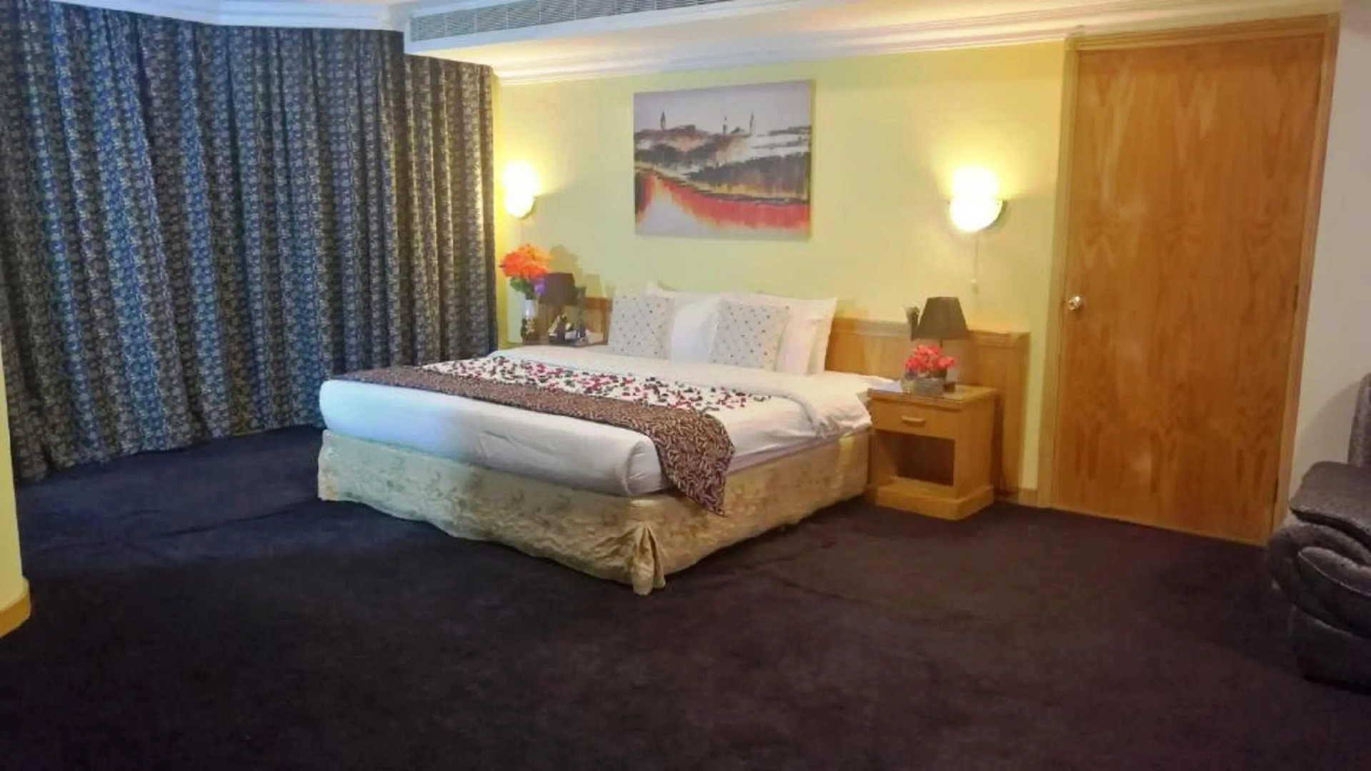 Отель Phoenicia Tower Hotel&Spa