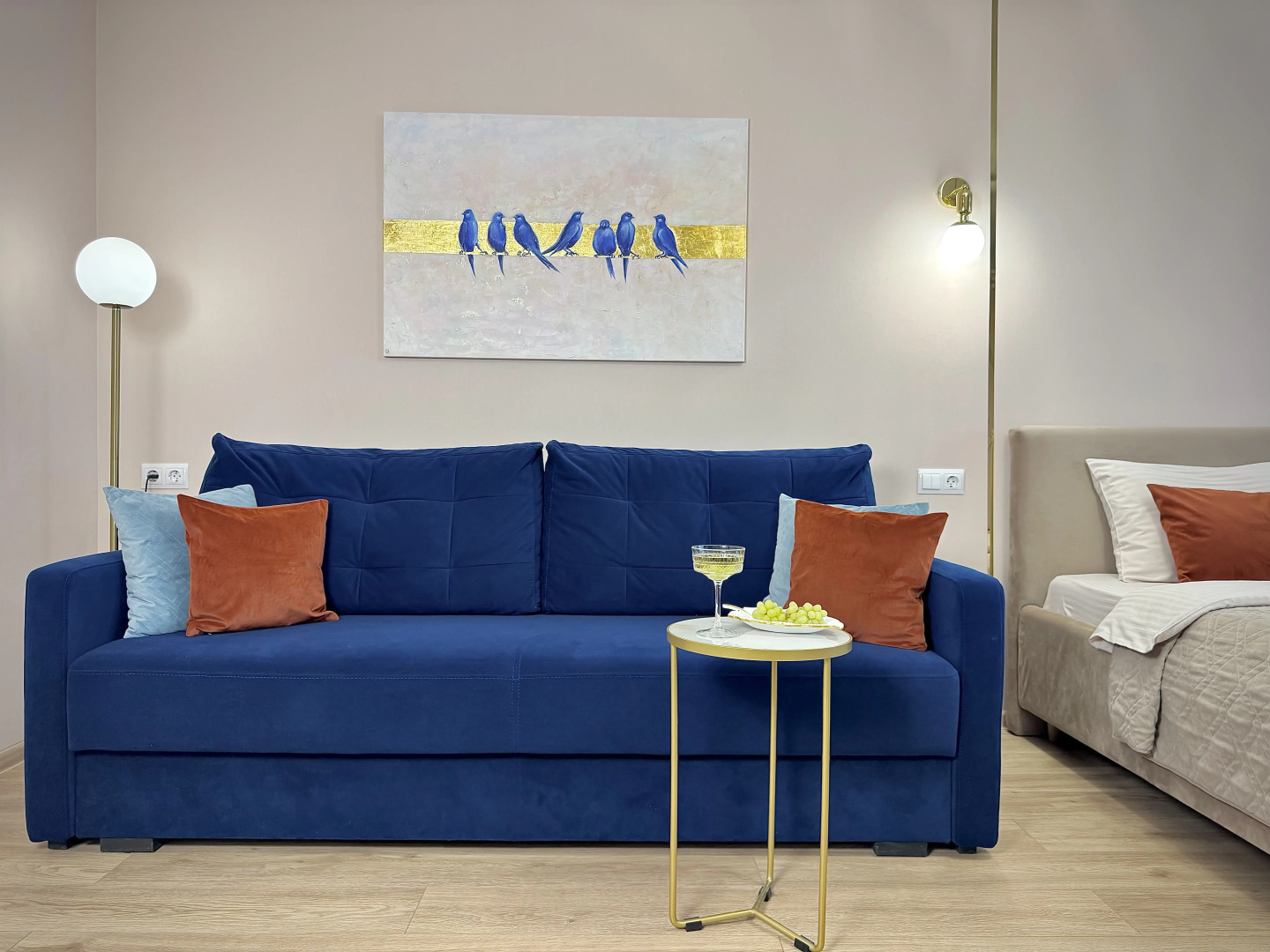 КвартираKenig Holidays 2-к "Птицы" в самом центре Рыбной деревни