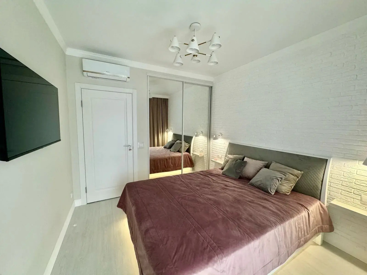 Апартаменты на Римской 5