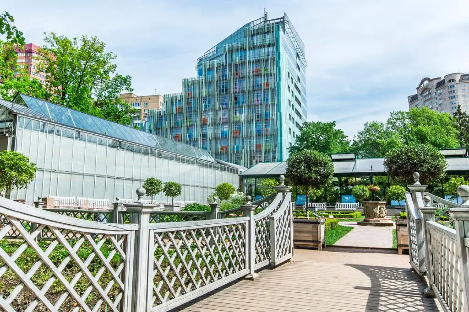 Отель Garden Embassy