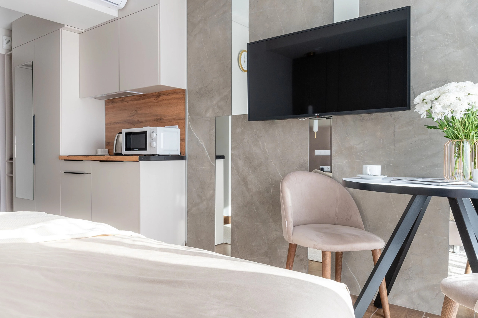 Апартаменты Red Apartments Миррор Эридан