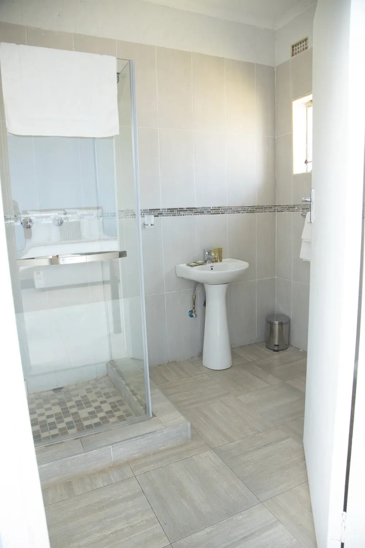 Отель Khayalethu Garden Lodges