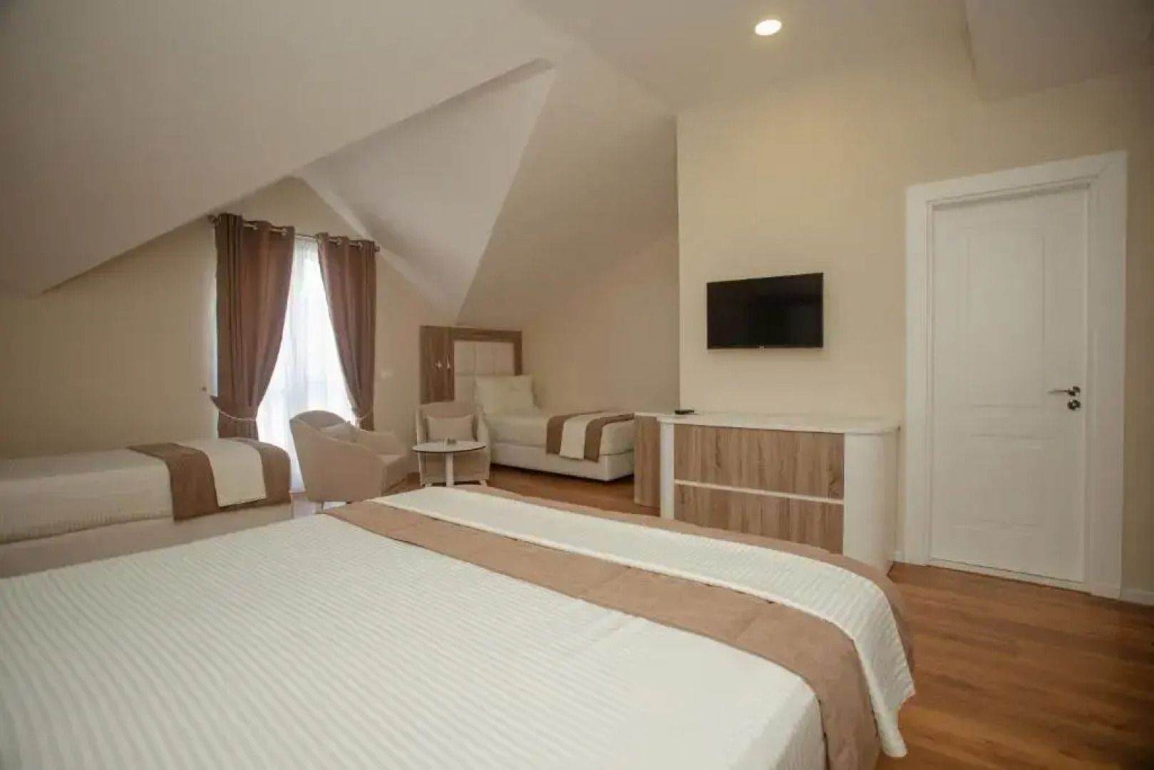 Отель Kompleksi Exalco Al