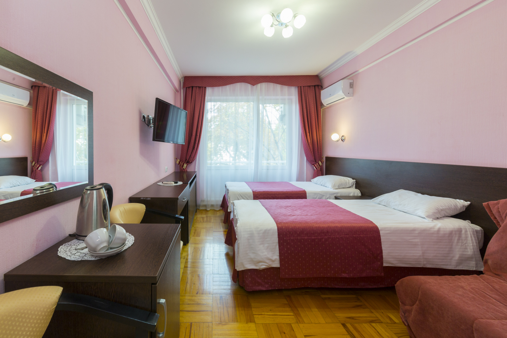 Санаторий Курортная Поликлиника им. Н.И. Пирогова с Пансионатом с Лечением Искра