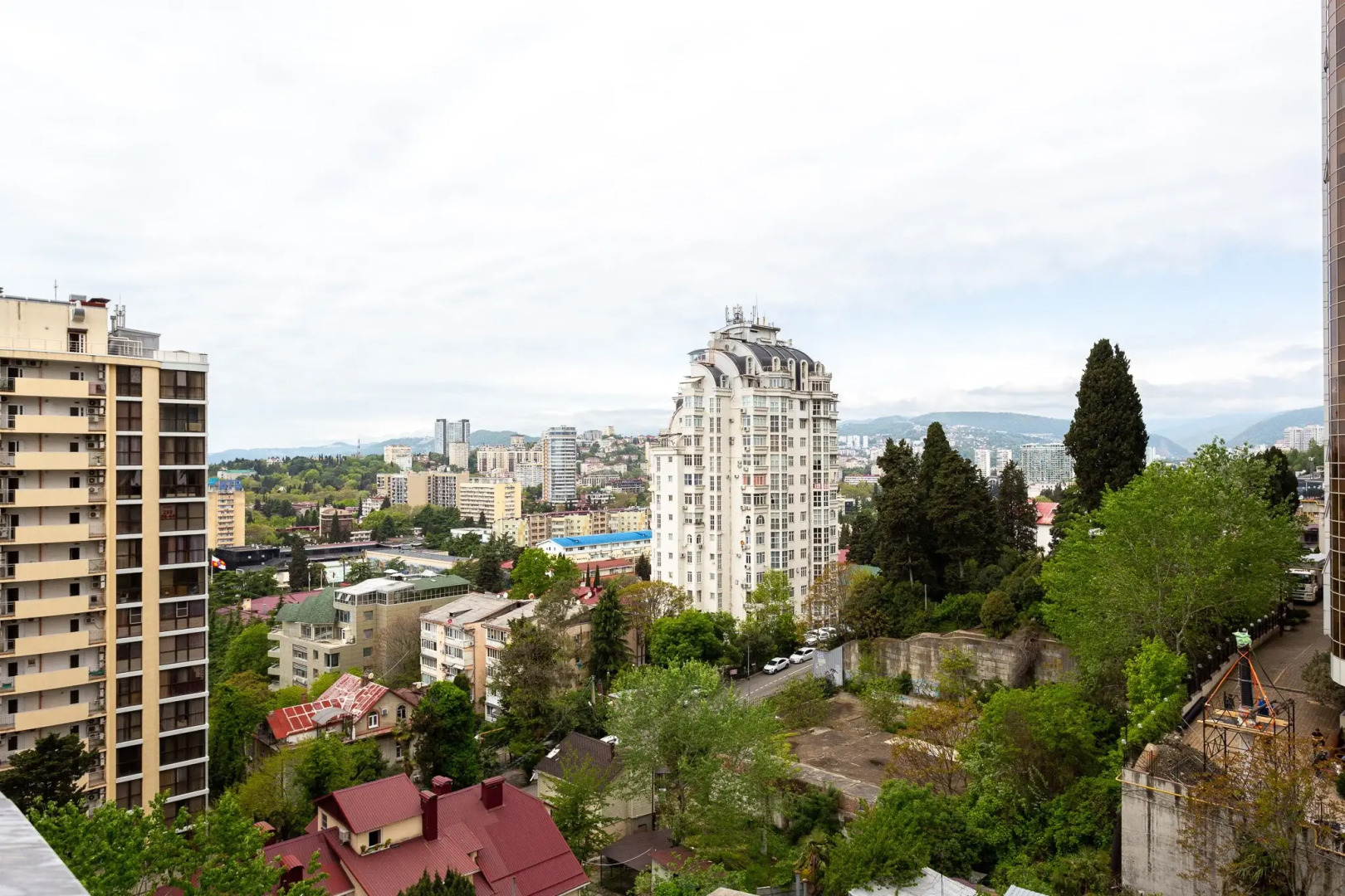 Квартира Просторная  в Центре Сочи на Первомайской Улице