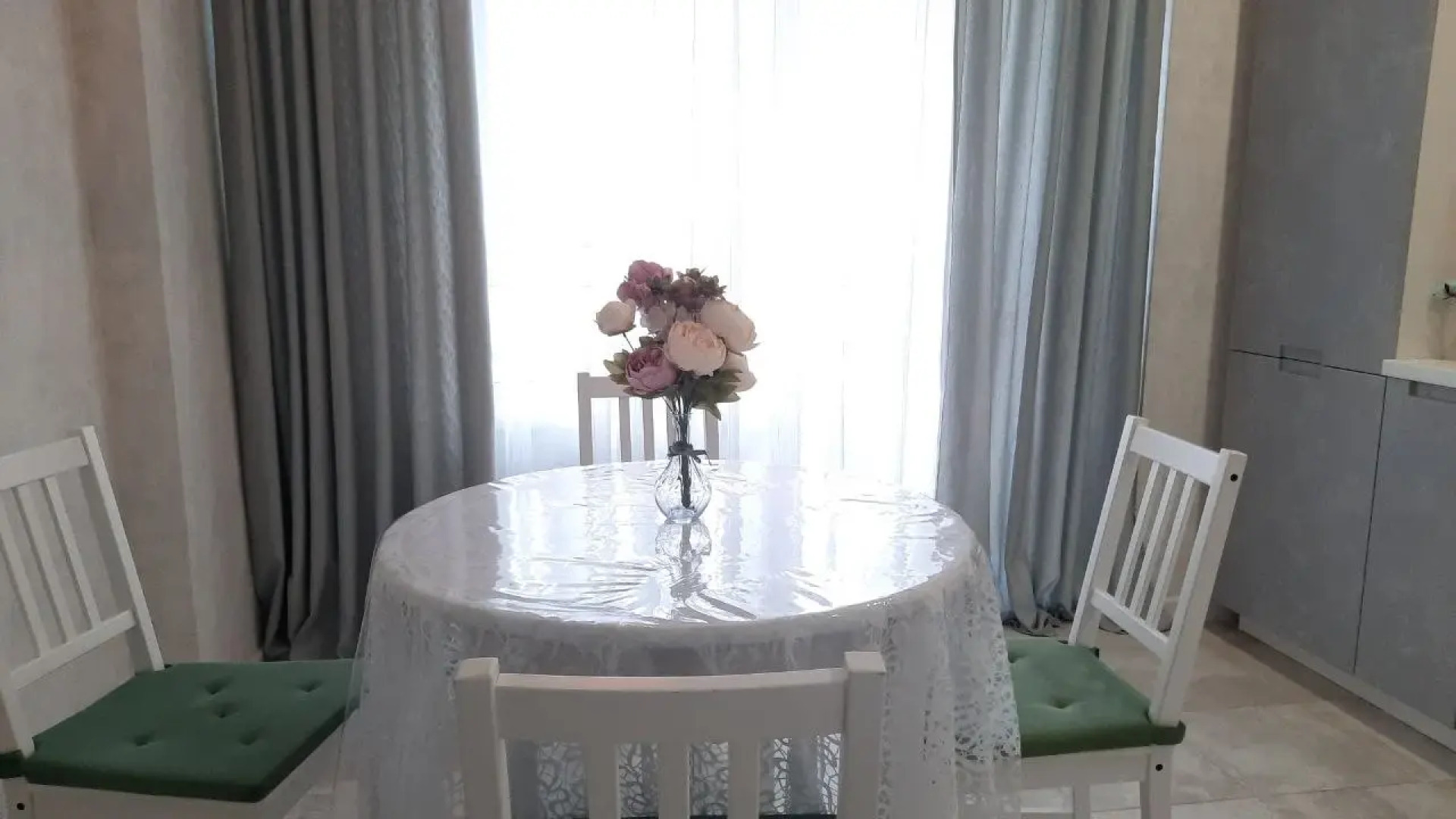 Квартира "Билет в Париж" рядом с парком Галицкого. Сеть Мята