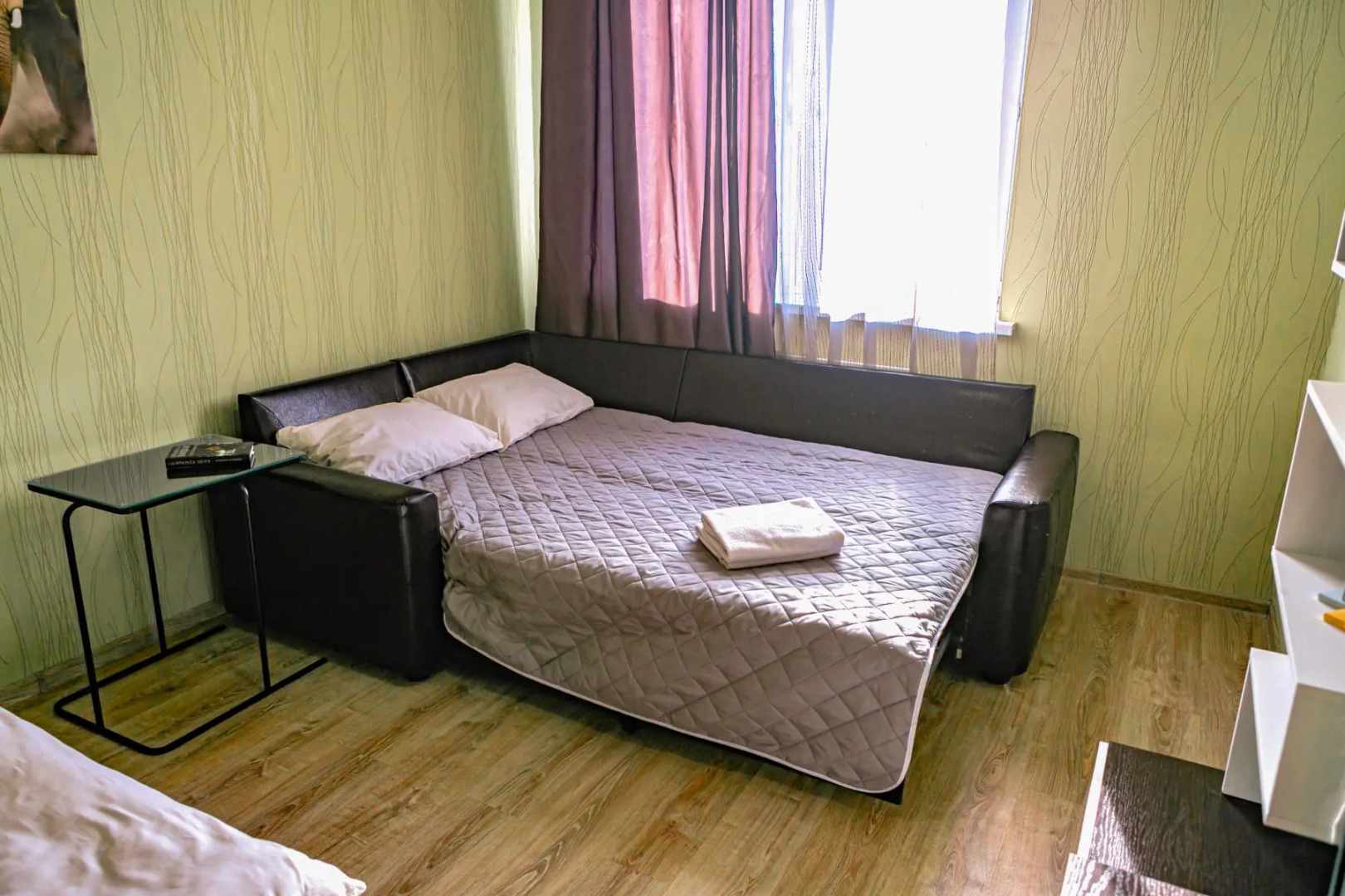 Апартаменты однокомнатные (97) Серебровская 91