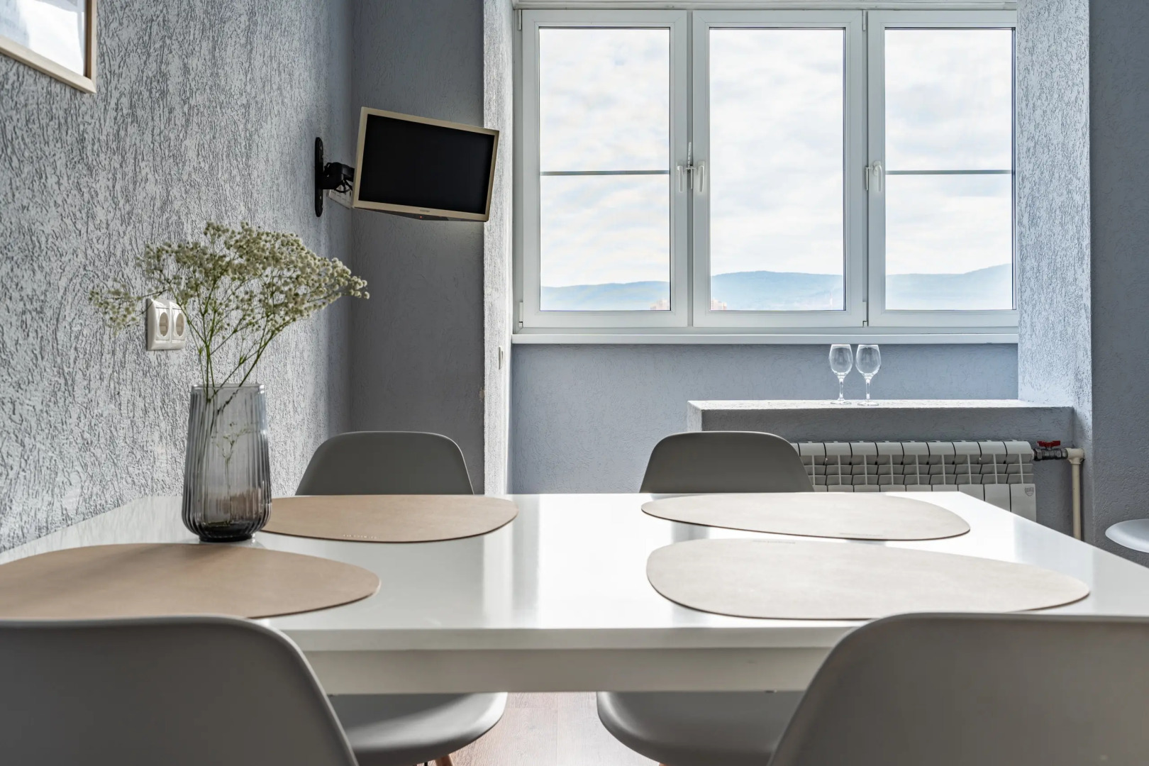 Квартира KRASROOM на Набережной Енисея