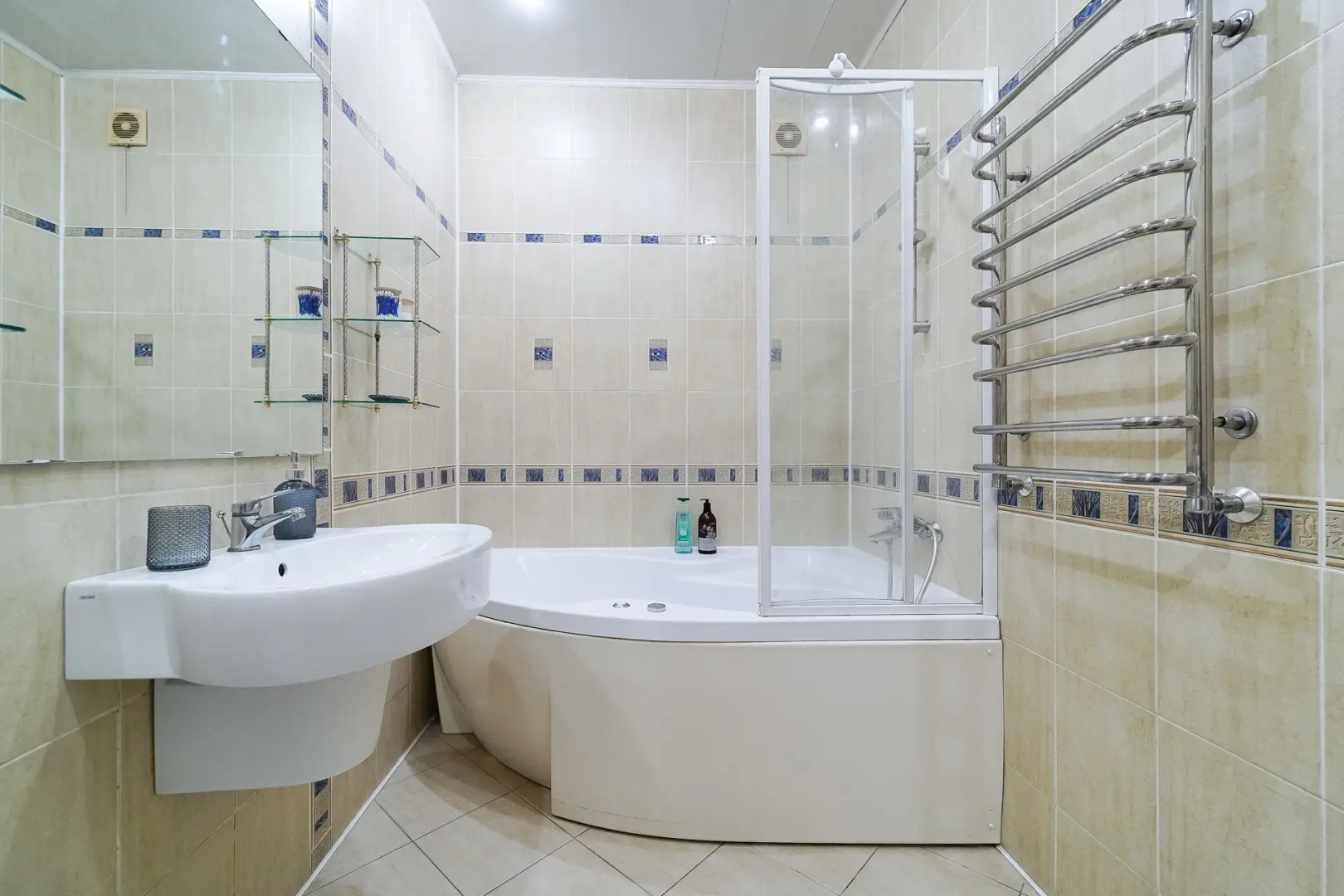 Квартира Просторная 3-комнатная в Центре Возле Метро