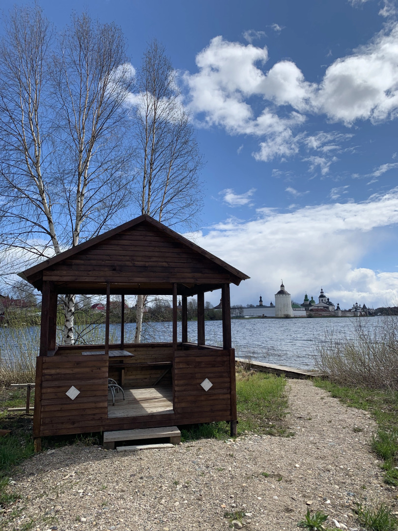 Гостевой дом у озера с видом на монастырь