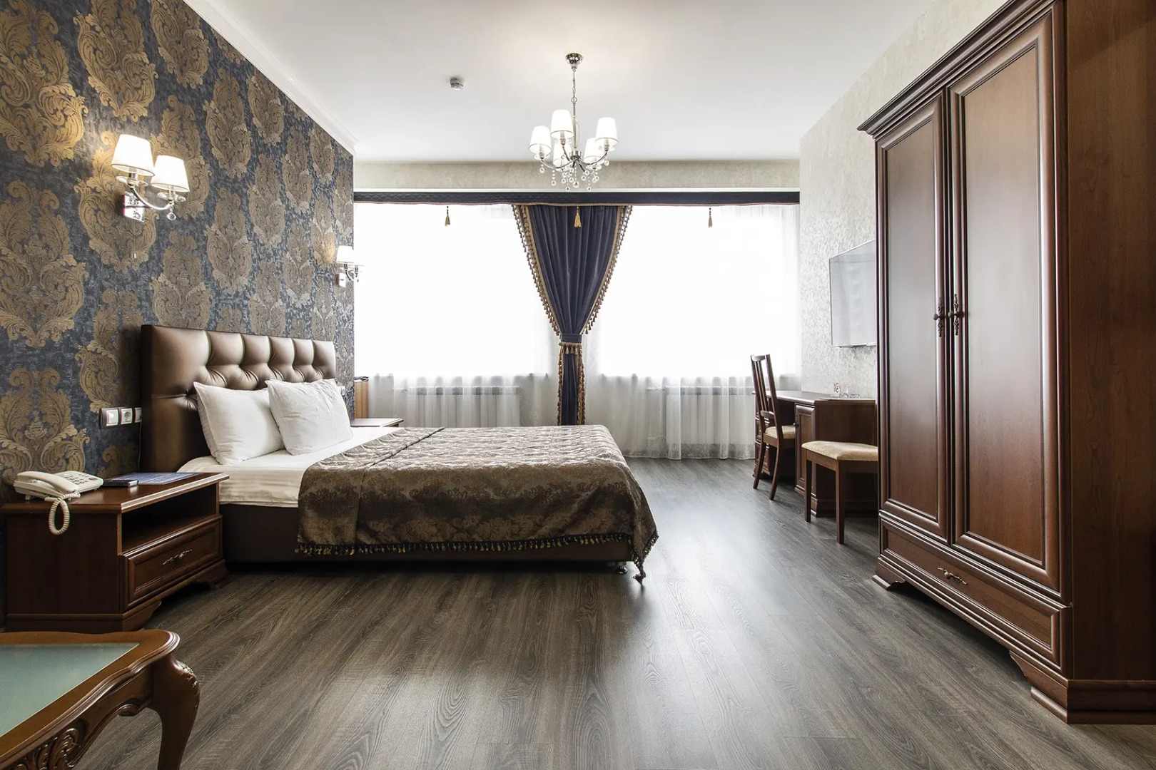 Отель Корона