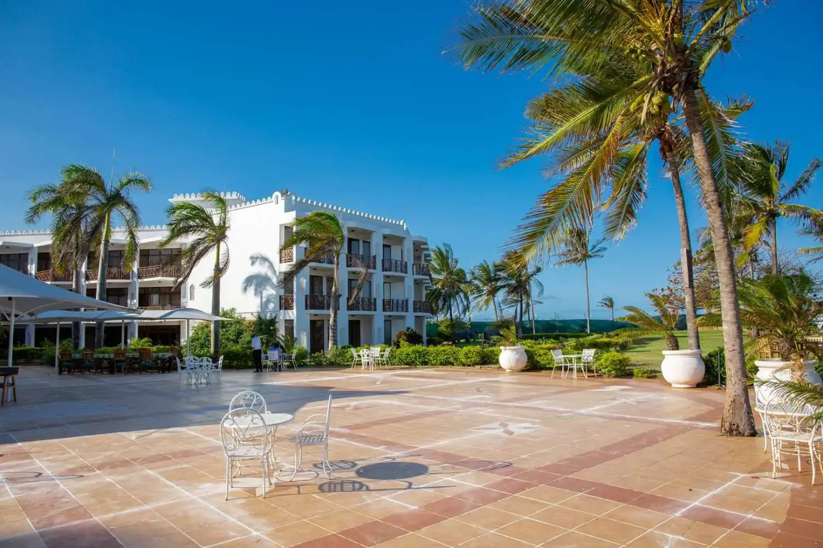 Отель Golden Tulip Dar Es Salaam