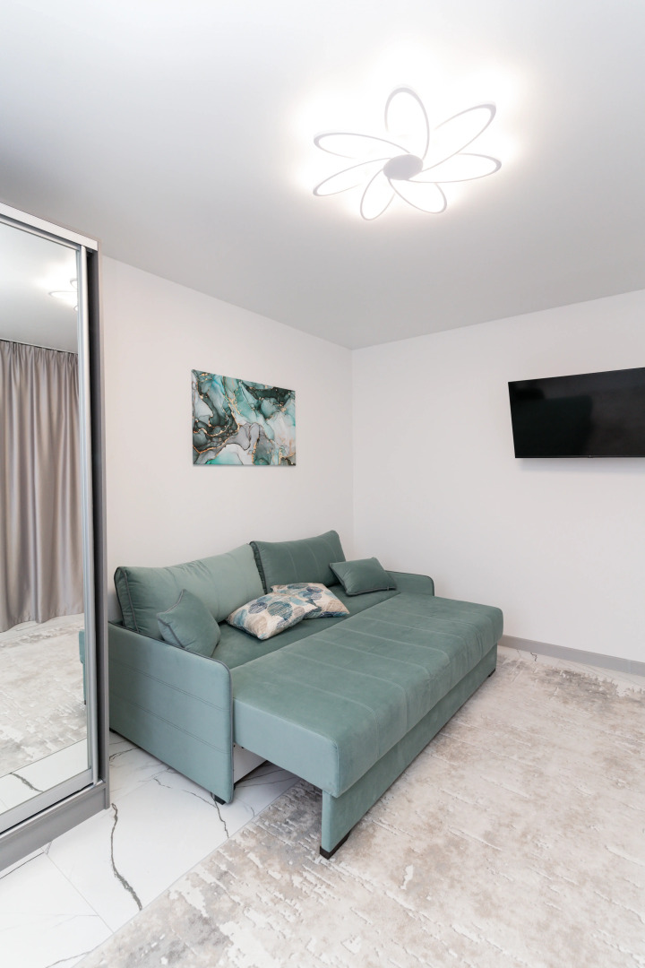 Апартаменты-студия 30 кв.м. с двуспальным диваном и панорамной зоной, 15 этаж