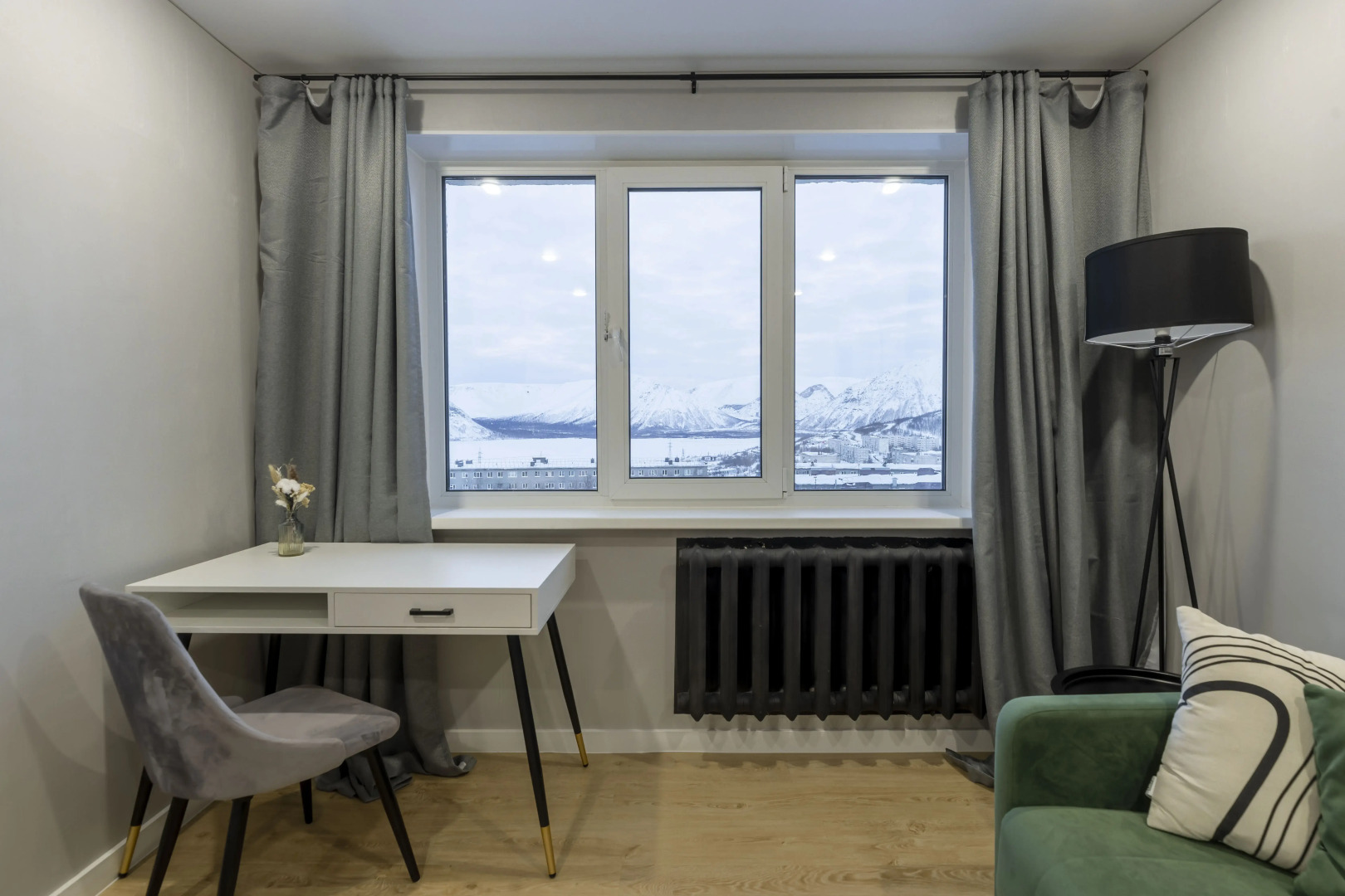 Квартира Уютная 2-к с Потрясающим Видом на Горы и Озеро