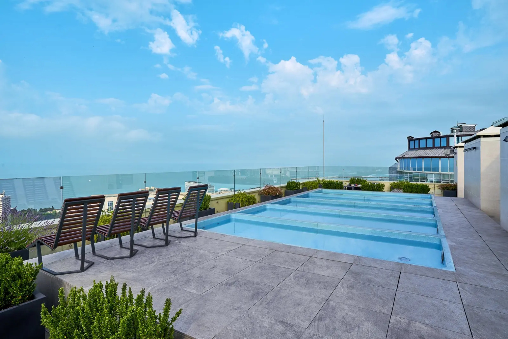 Апартаменты Метрополь Lamare Трехкомнатные с Балконом и Бассейном на Крыше