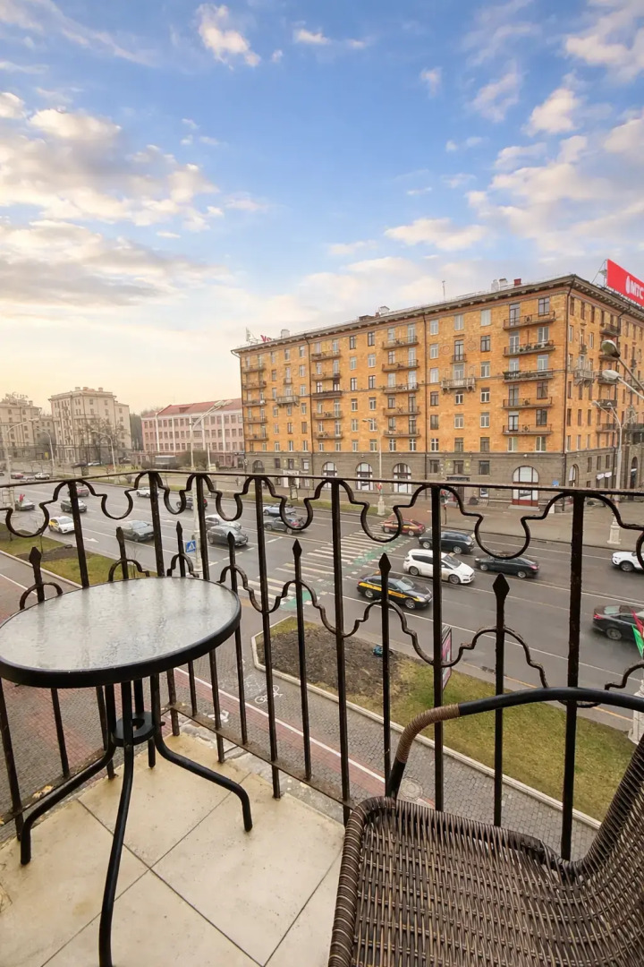 Апартаменты Уютная двухкомнатная квартира рядом с ЦУМом