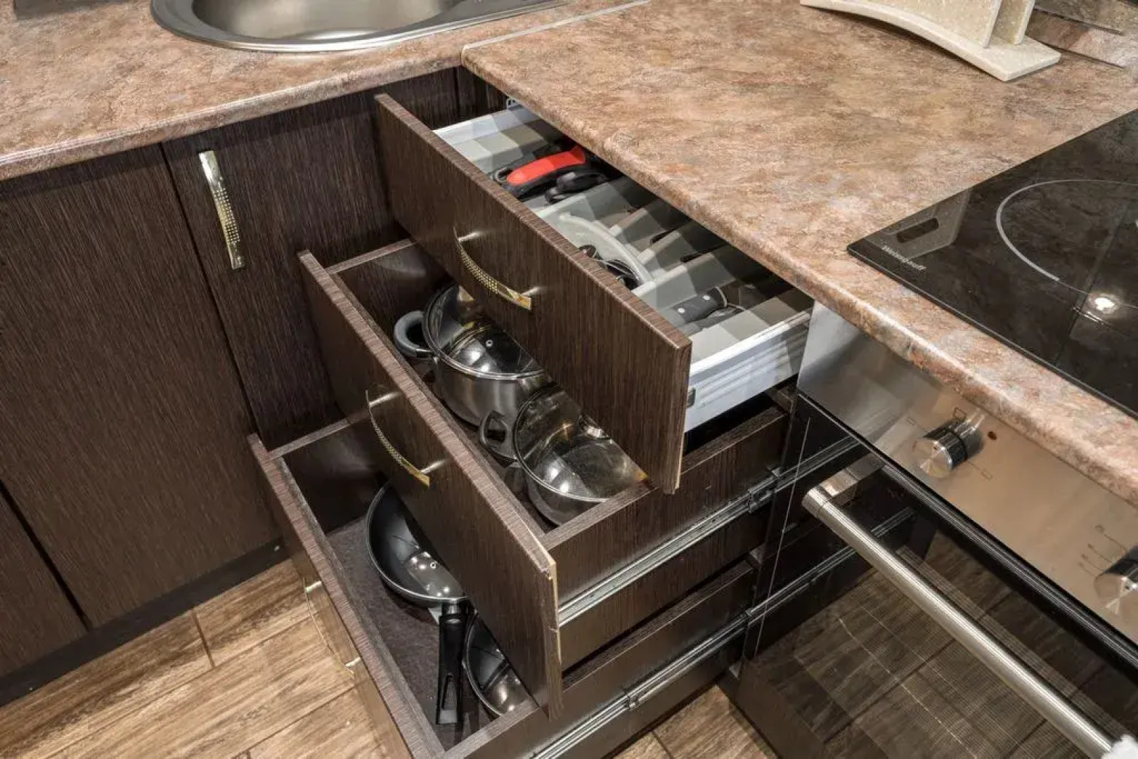 Апартаменты Granada Шикарная студия в самом центре микрорайона ГГМ