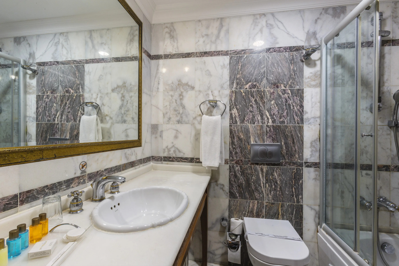 Отель Acra Special Class