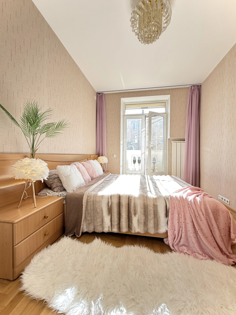 Квартира Уютная Двухкомнатная с Балконом в Центре Города