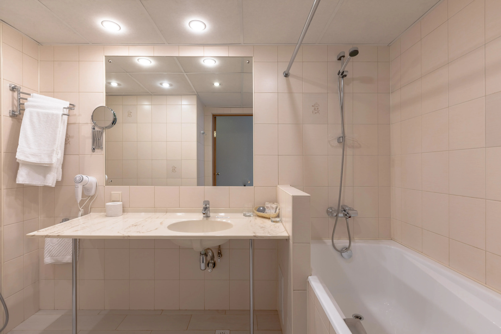 Отель Ладога