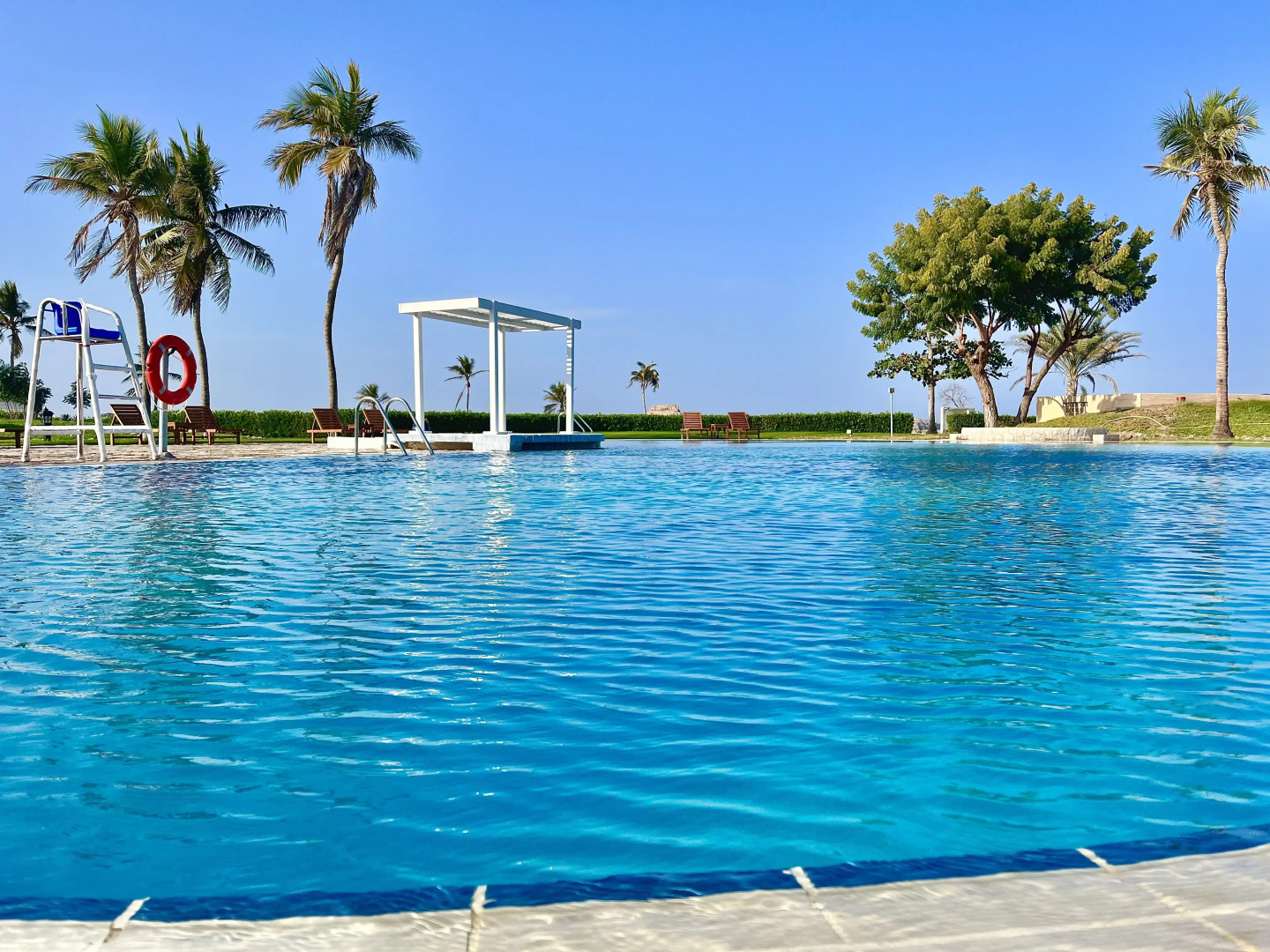 Курортный отель Al Sawadi Beach Resort & Spa