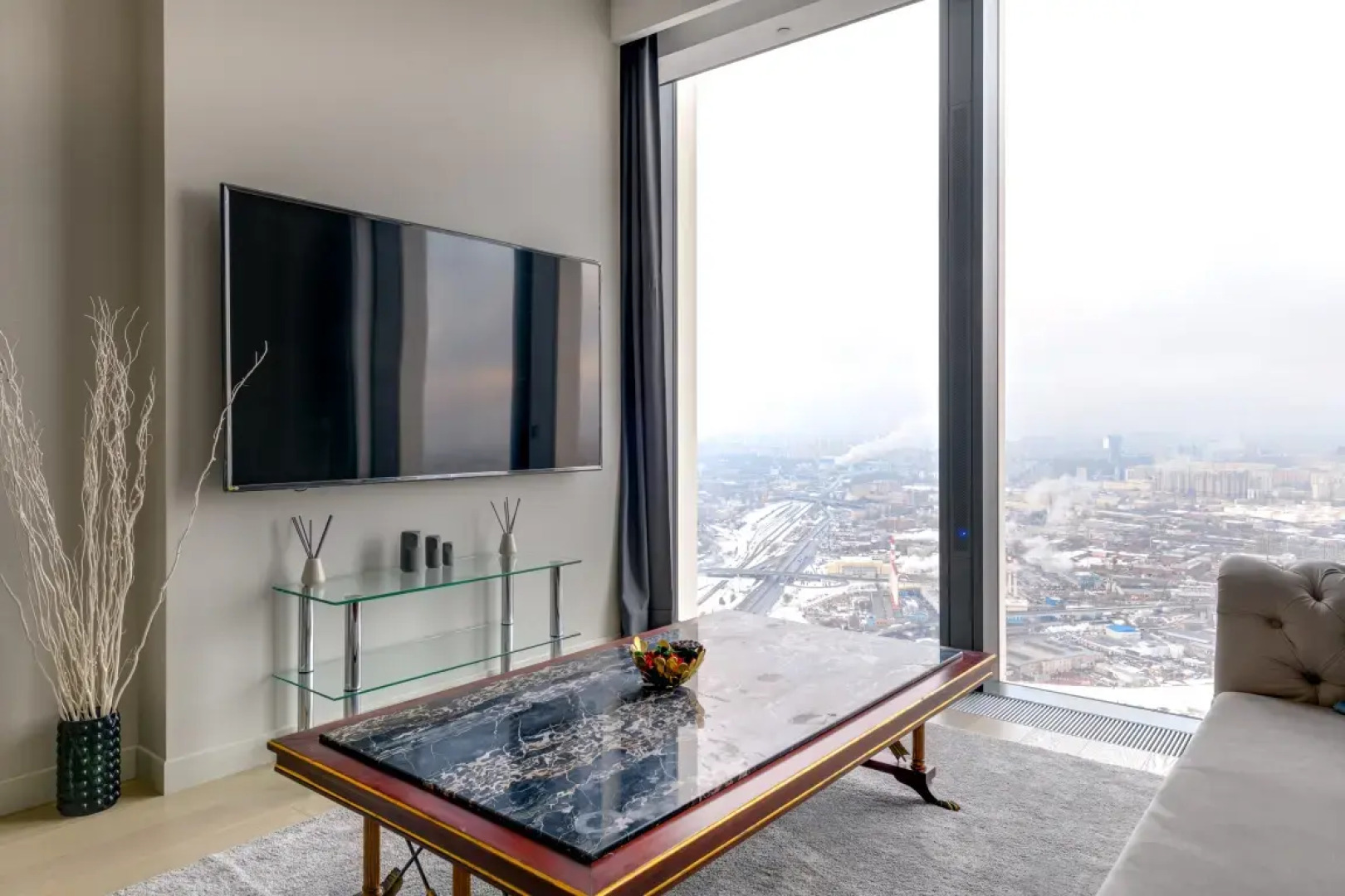 Топовая трешка с видом на город и изолированными спальнями