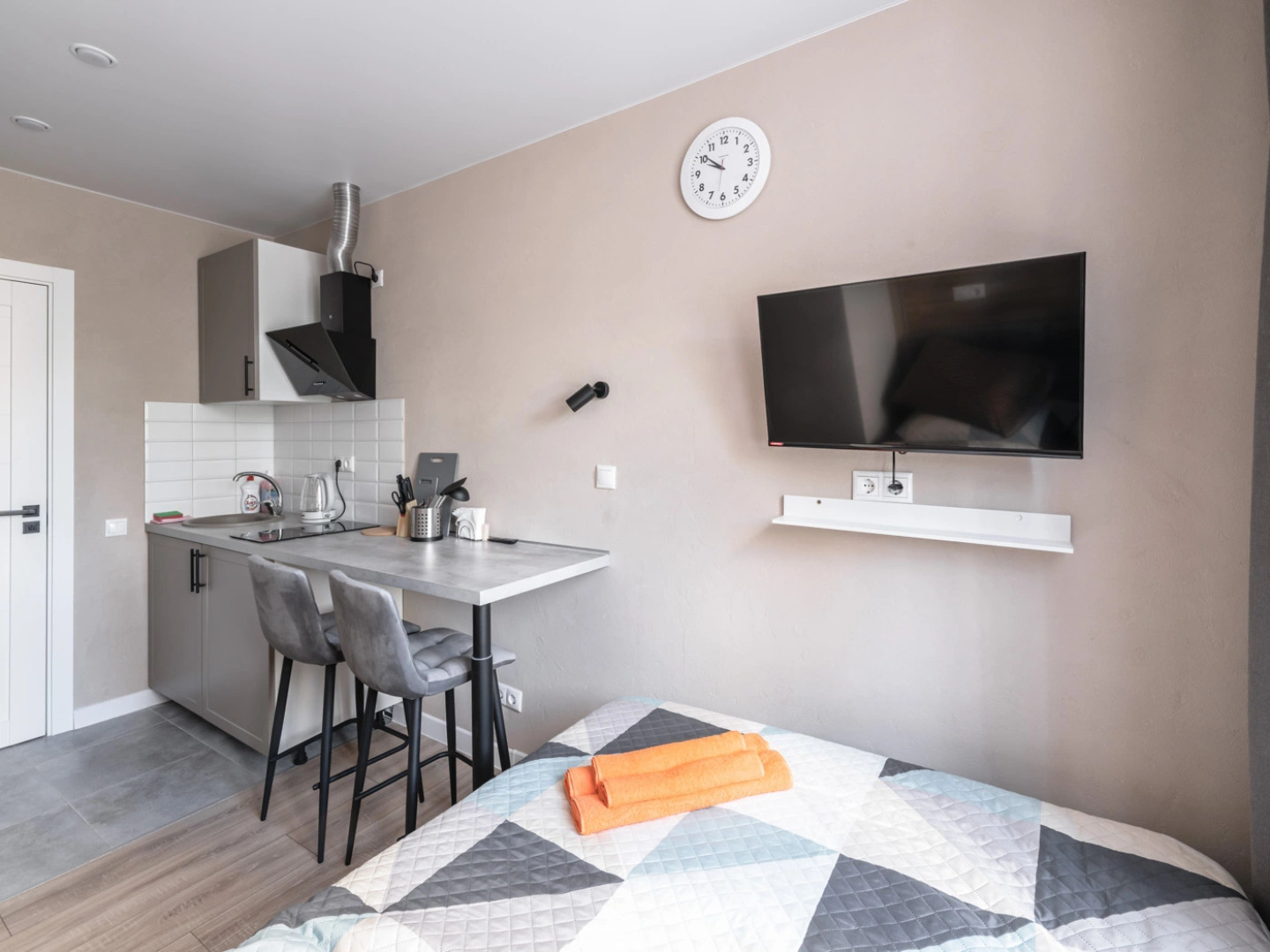 Апартаменты Home Like на бульваре Эйнштейна 4