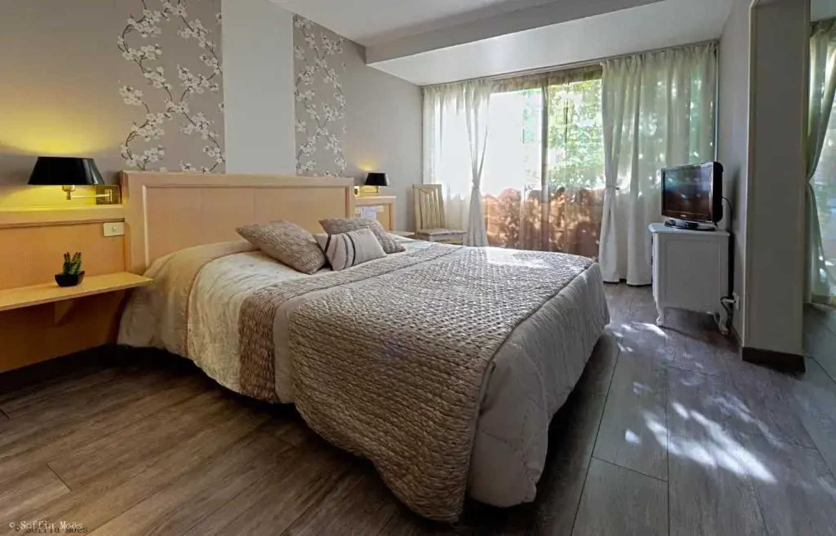 Отель Hostellerie du Mont Aimé