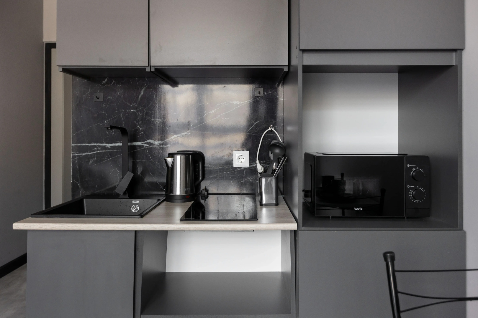 Апартаменты Студия на П. Романова