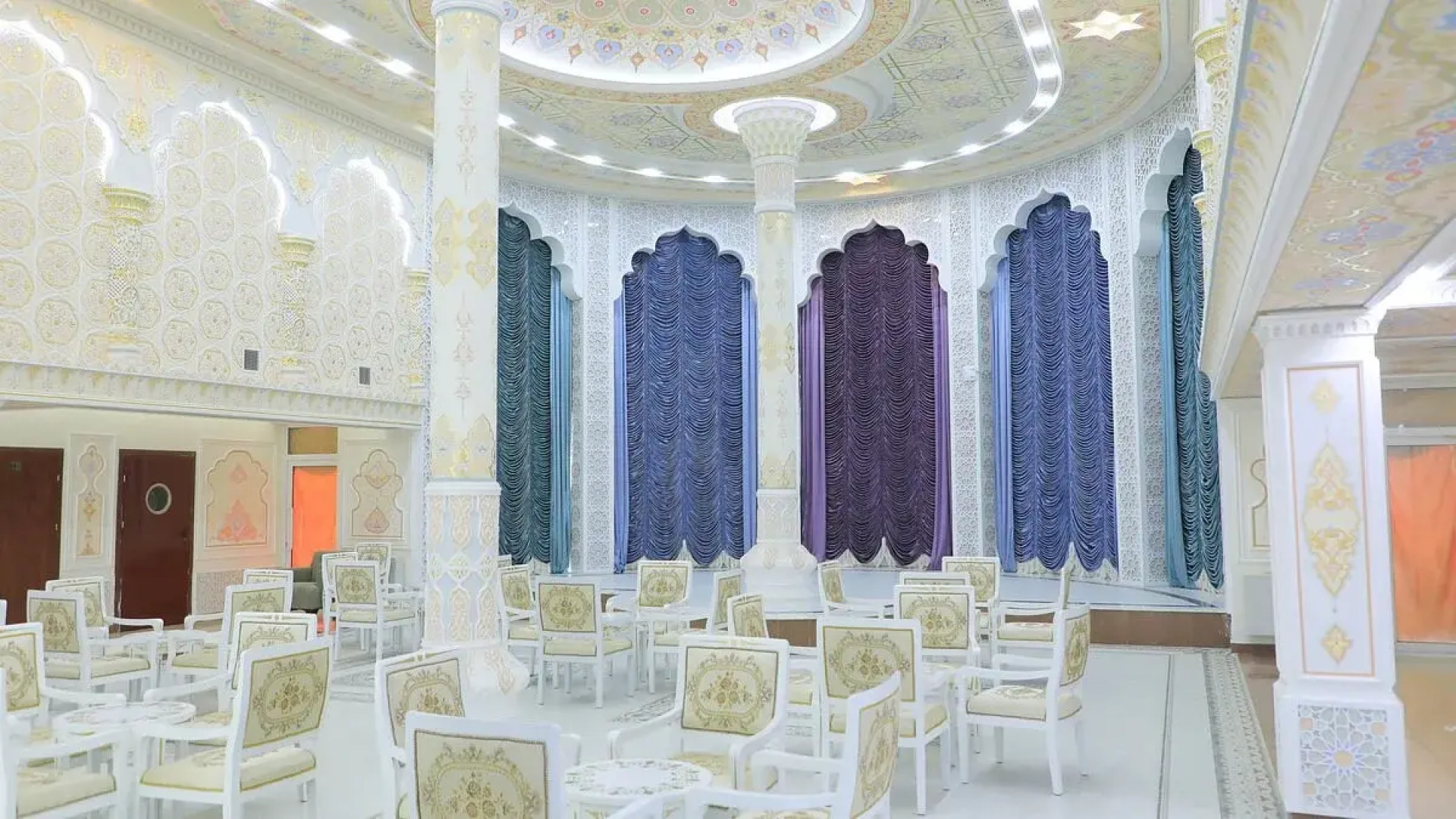 Отель Maqom Plaza