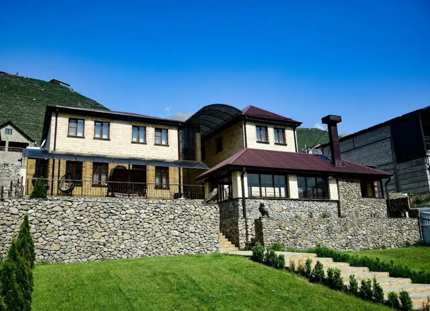 Частный Дом в горах Вeрхний Фиагдoн с баней и бассейном