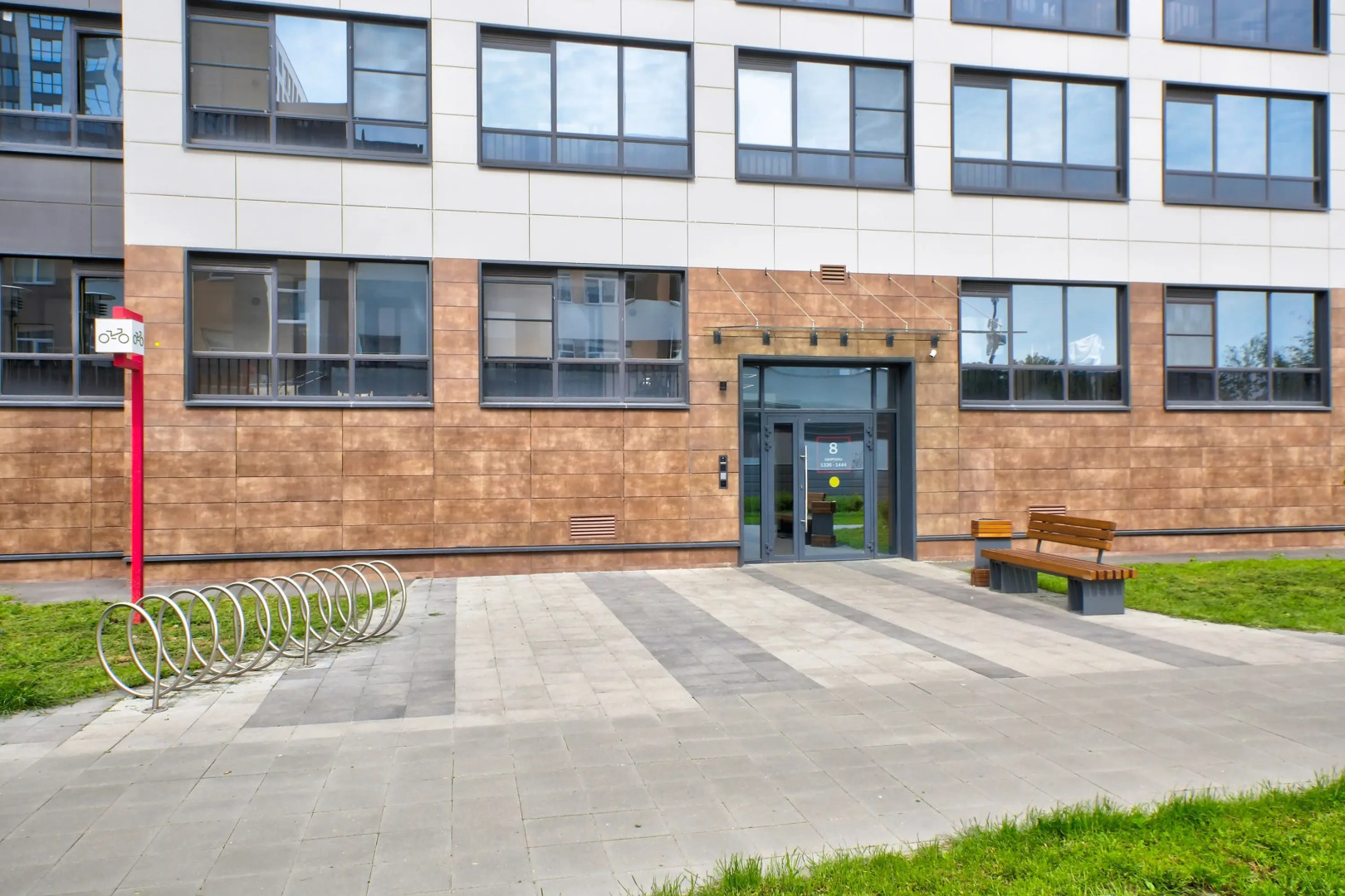 Апартаменты MyHomeYourHome на Дальневосточном проспект 19 к1