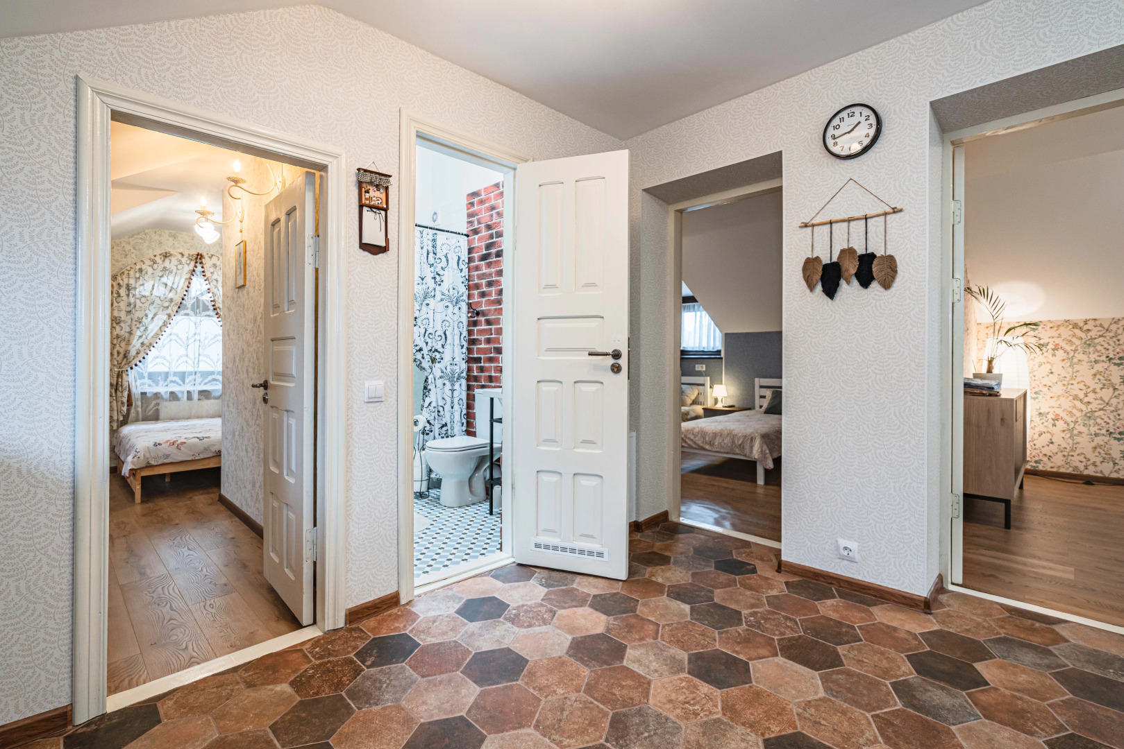 Квартира Трехкомнатная Московская 12