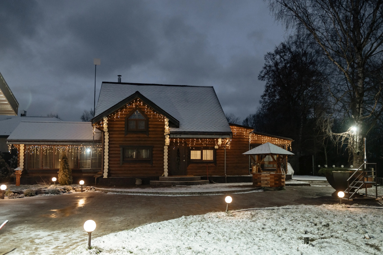 Частный дом на берегу реки